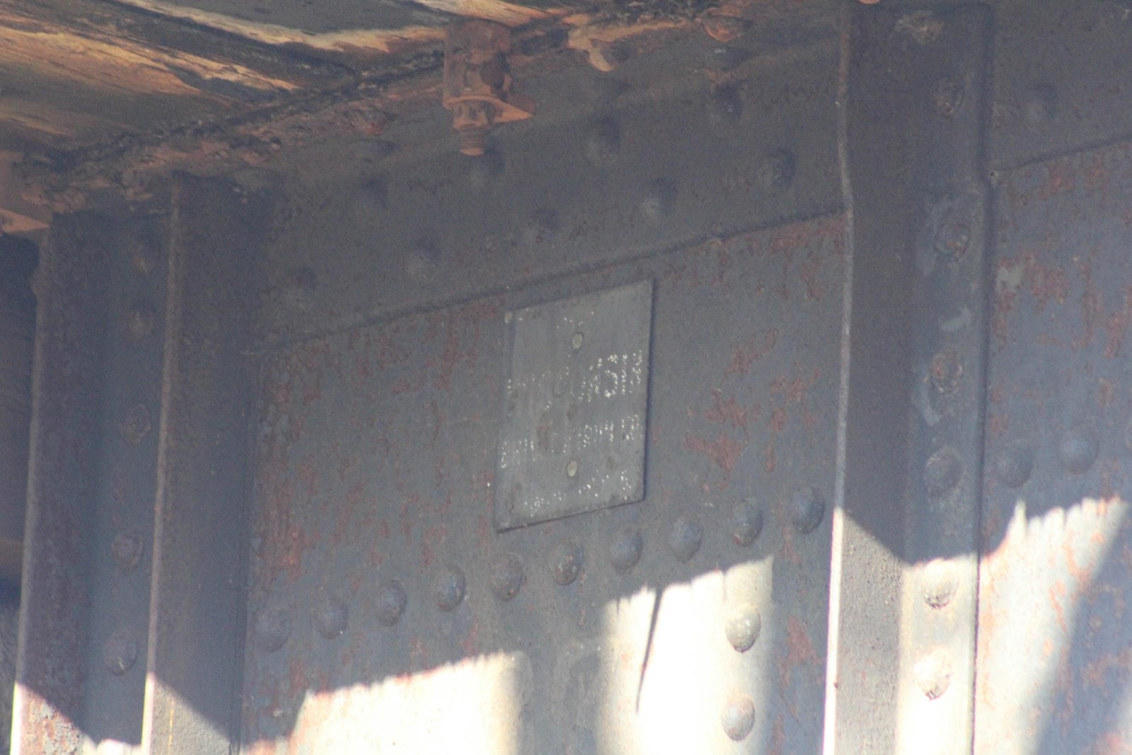 Plaque, south track span
